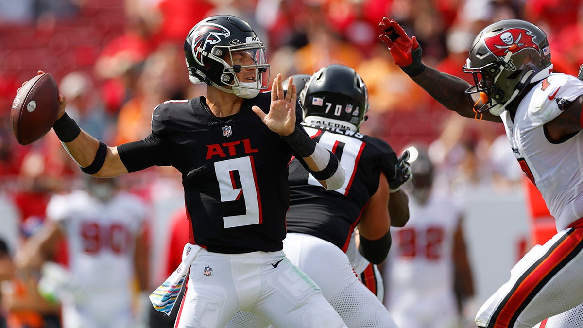 Falcons Make QB Switch, Elevate Taylor Heinicke Over Desmond Ridder Vs ...