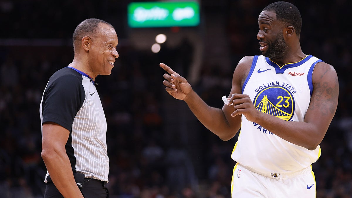 Draymond Green with a ref