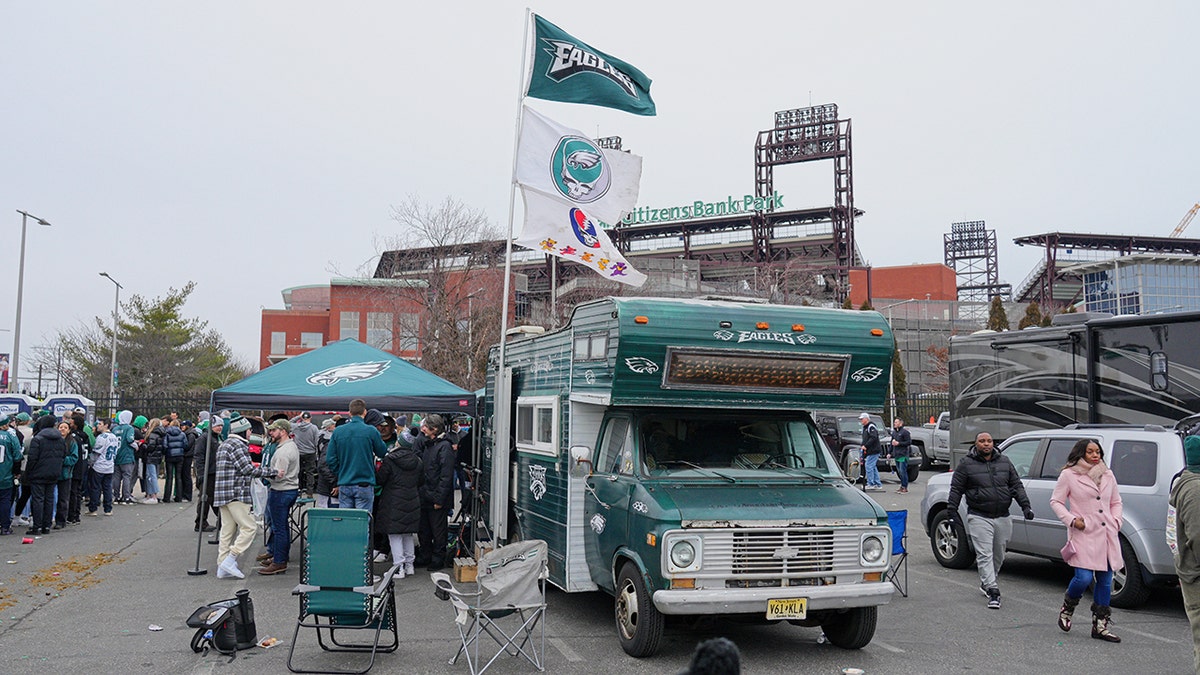 Eagles tailgate same earlier watch