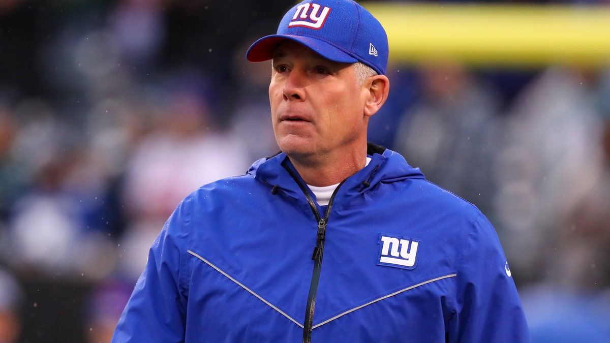 Pat Shurmur coaches the Giants