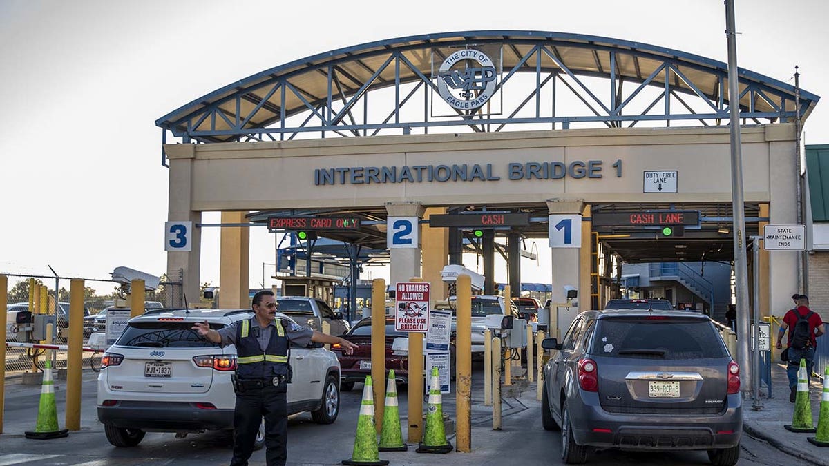 US-Mexico border crossing