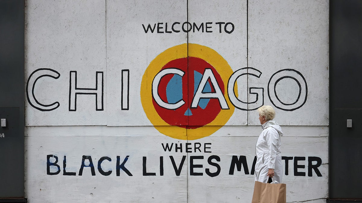 BLM sign at Chicago's Magnificent Mile