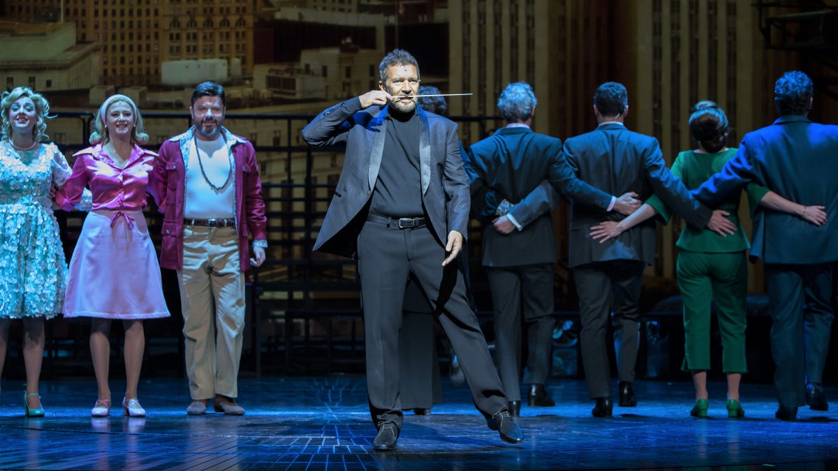 antonio banderas dancing in company musical