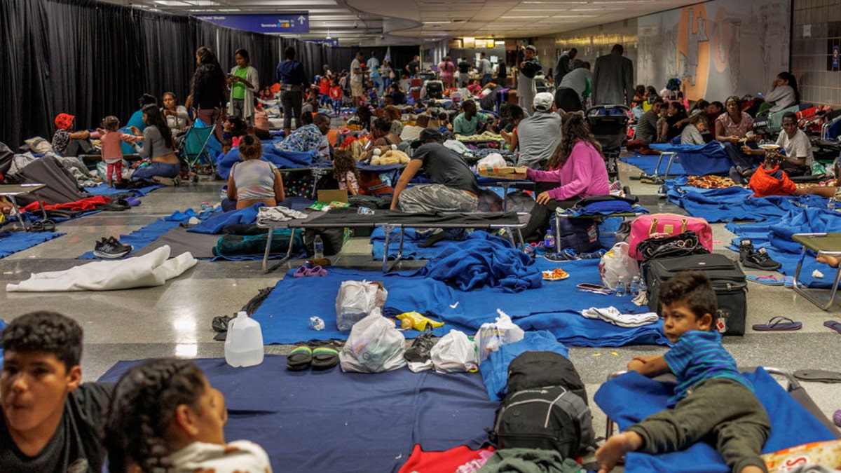 Makeshift migrant shelters chicago airport