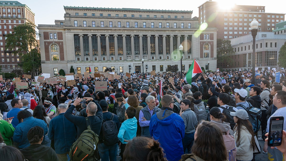 massive pro-Palestine protest at Columbia
