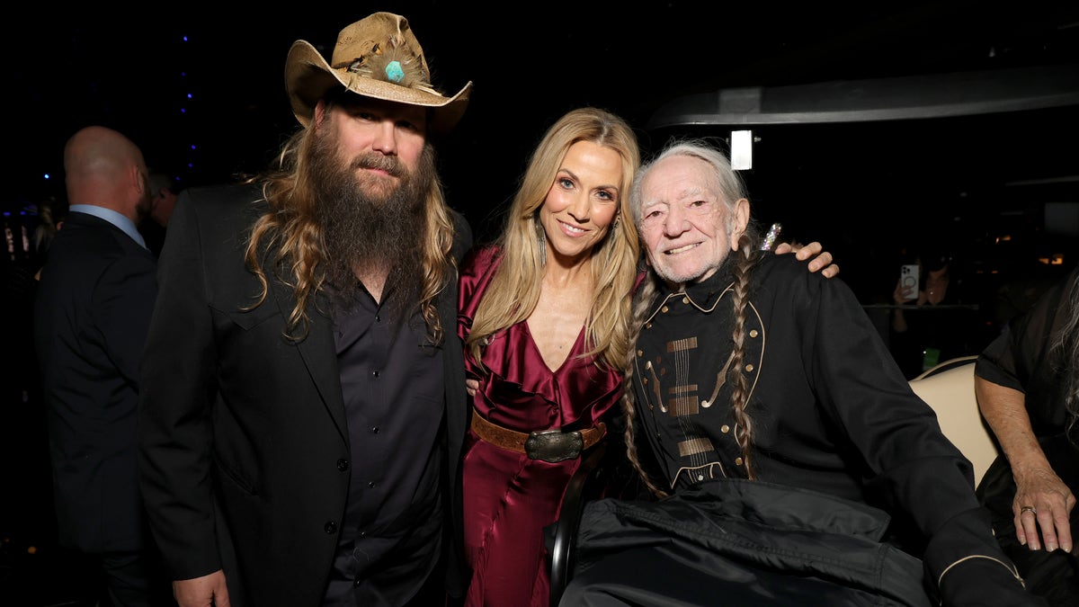 Chris Stapleton Explains How He And Wife Keep Romance Alive, ‘overcome ...