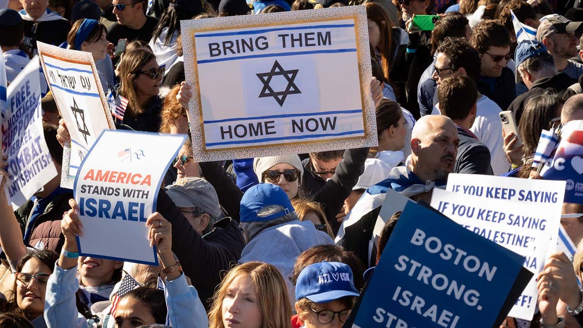 Os israelitas apoiaram Israel em 7 de março de 2021, no National Mall de Israel, em Washington, durante março.