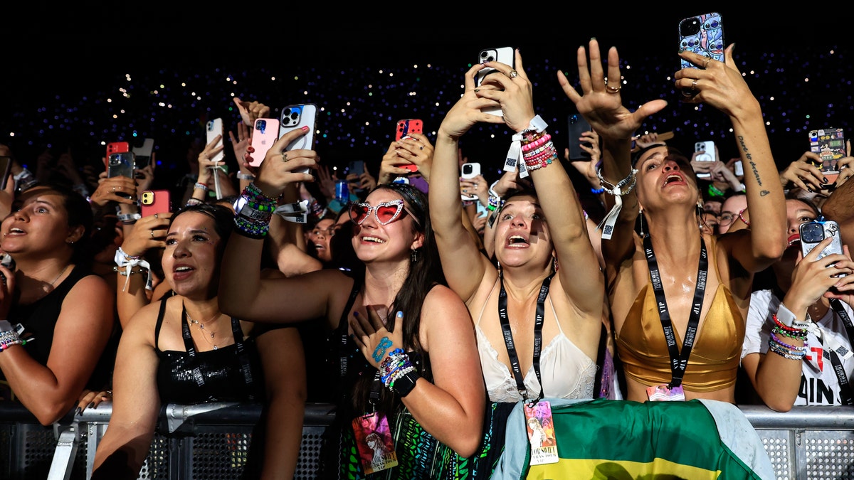 Fãs de Taylor Swift em show no Rio