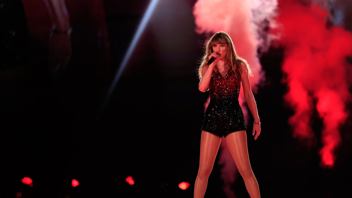Taylor Swift se apresenta em show no Rio