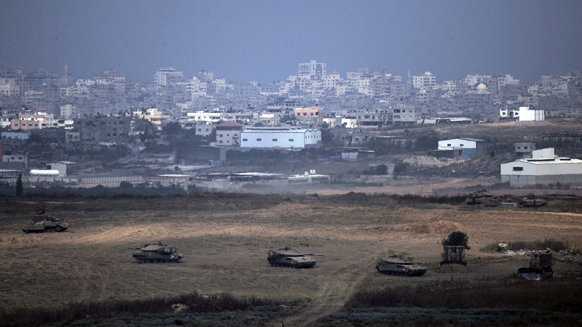 Vehicles, Gazan buildings