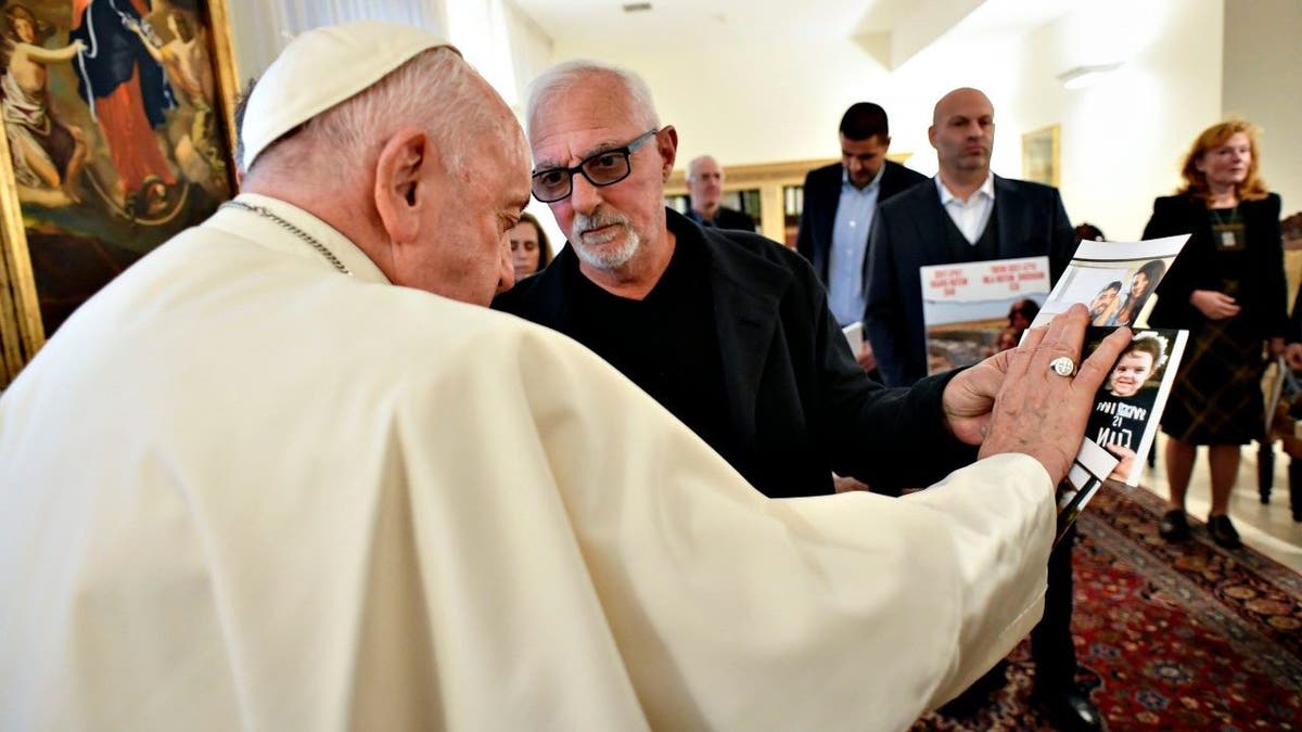 Pope meets Israeli family hostages