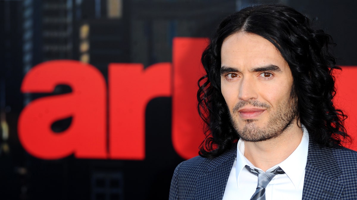 russell brand at arthur premiere