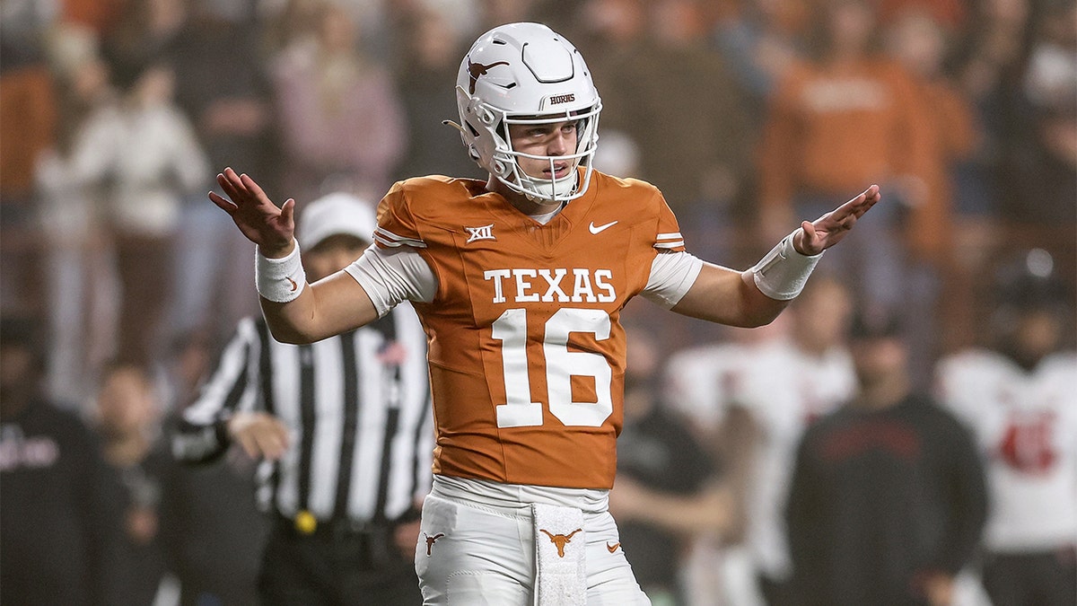 Arch Manning makes much anticipated Texas debut against Red