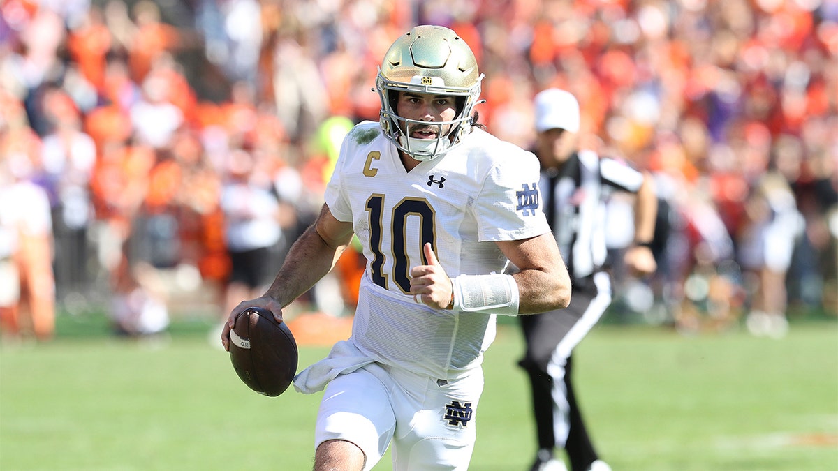 Sam Hartman rushes against Clemson