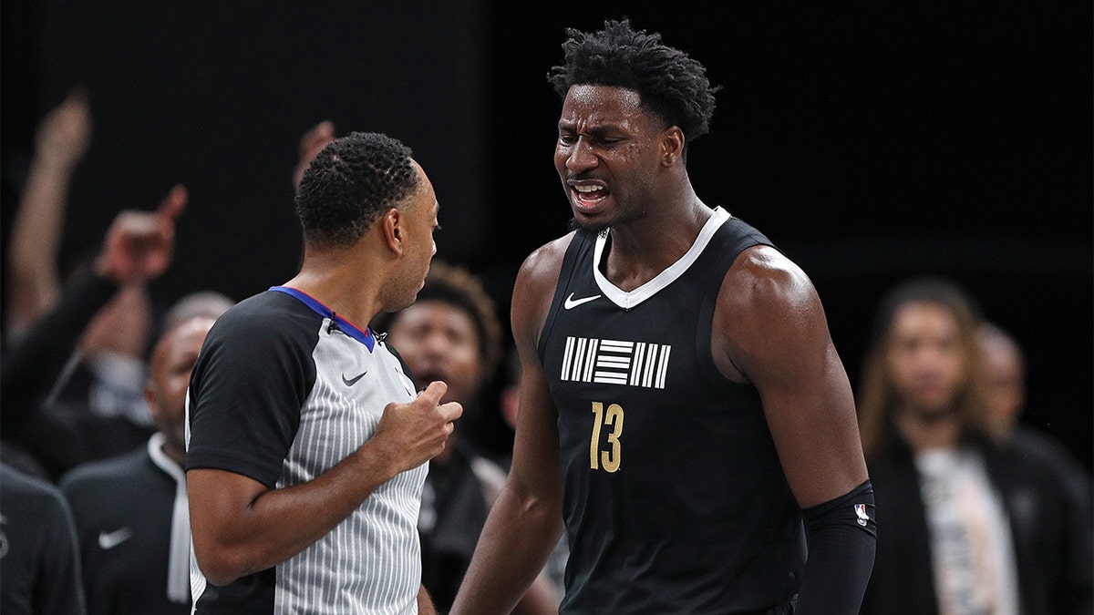 Jaren Jackson Jr. argues with a ref