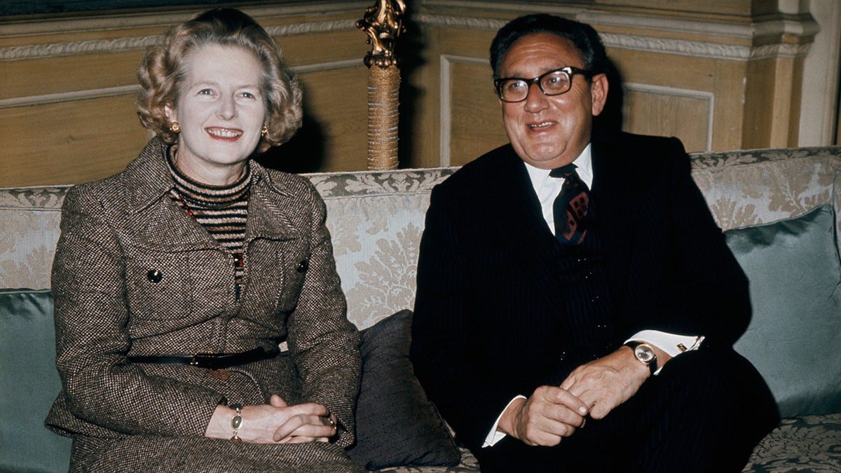 Margaret Thatcher sits With Henry Kissinger