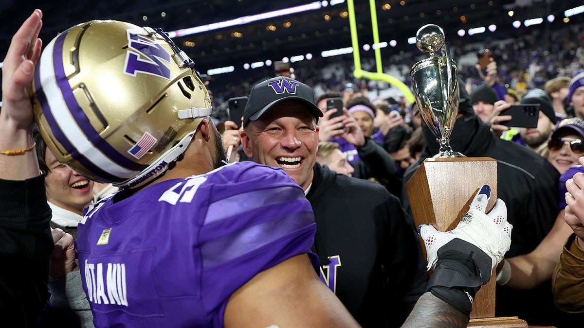 Washington remains undefeated with thrilling win over rival Washington