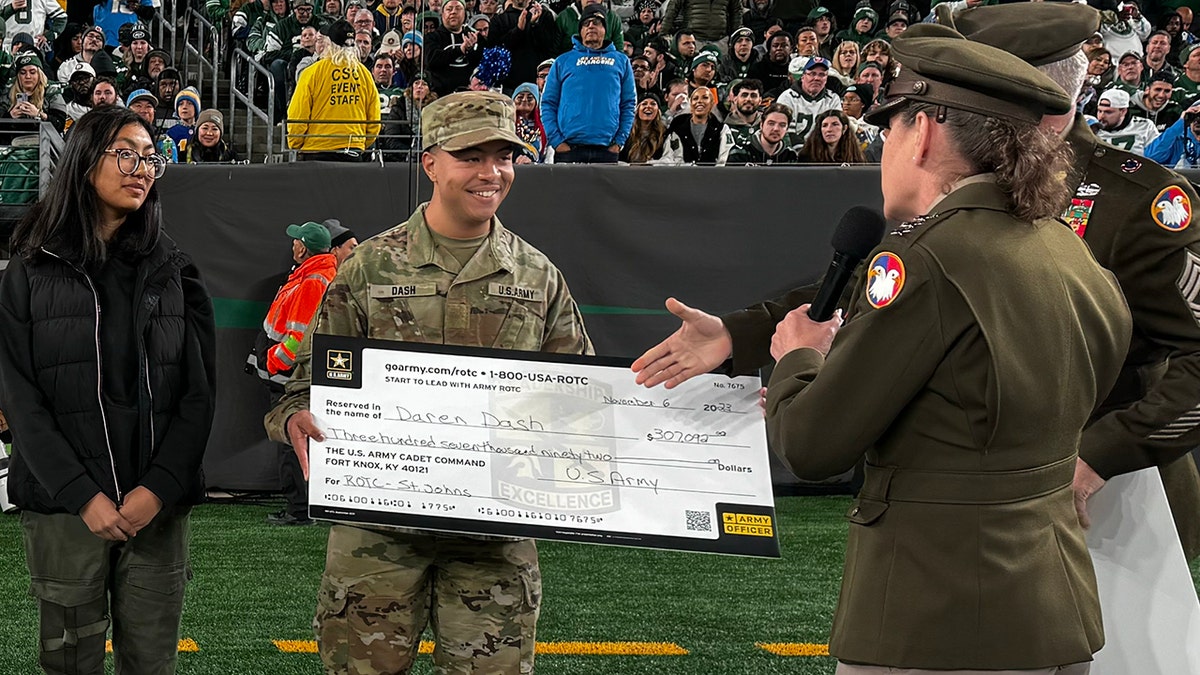 daren dash army reserve scholarship