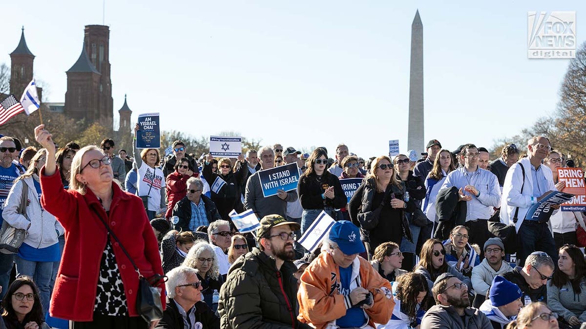 Tens of thousands of people participate in the March for Israe