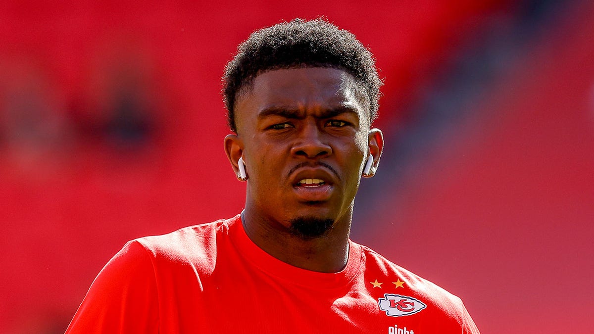 Chiefs’ Justyn Ross has criminal charges dropped after case approved for diversion 2 Justyn Ross looks on field during warmups
