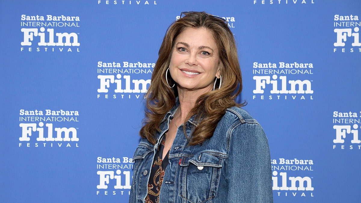 Kathy Ireland smiling in three quarter pose on the red carpet