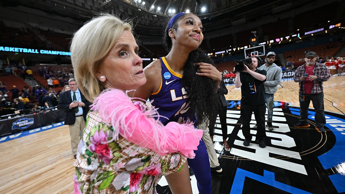 Kim Mulkey celebrates winning a game with LSUs Angel Reese