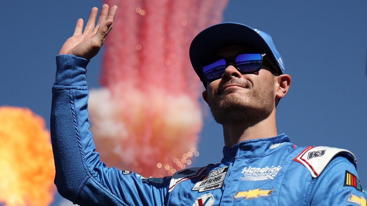 Ryan Blaney captures NASCAR Cup Series Championship at Phoenix 1 Kyle Larson waves