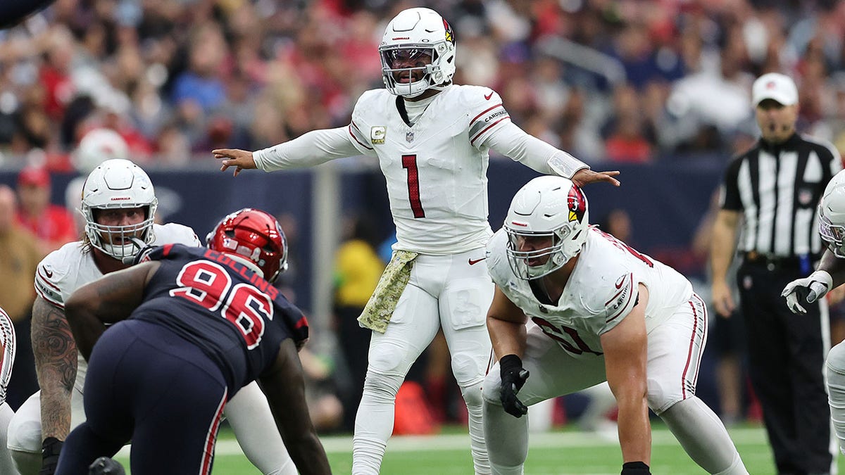 Kyler Murray settles down offensive line