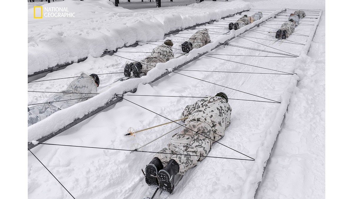 soldiers train in arctic circle