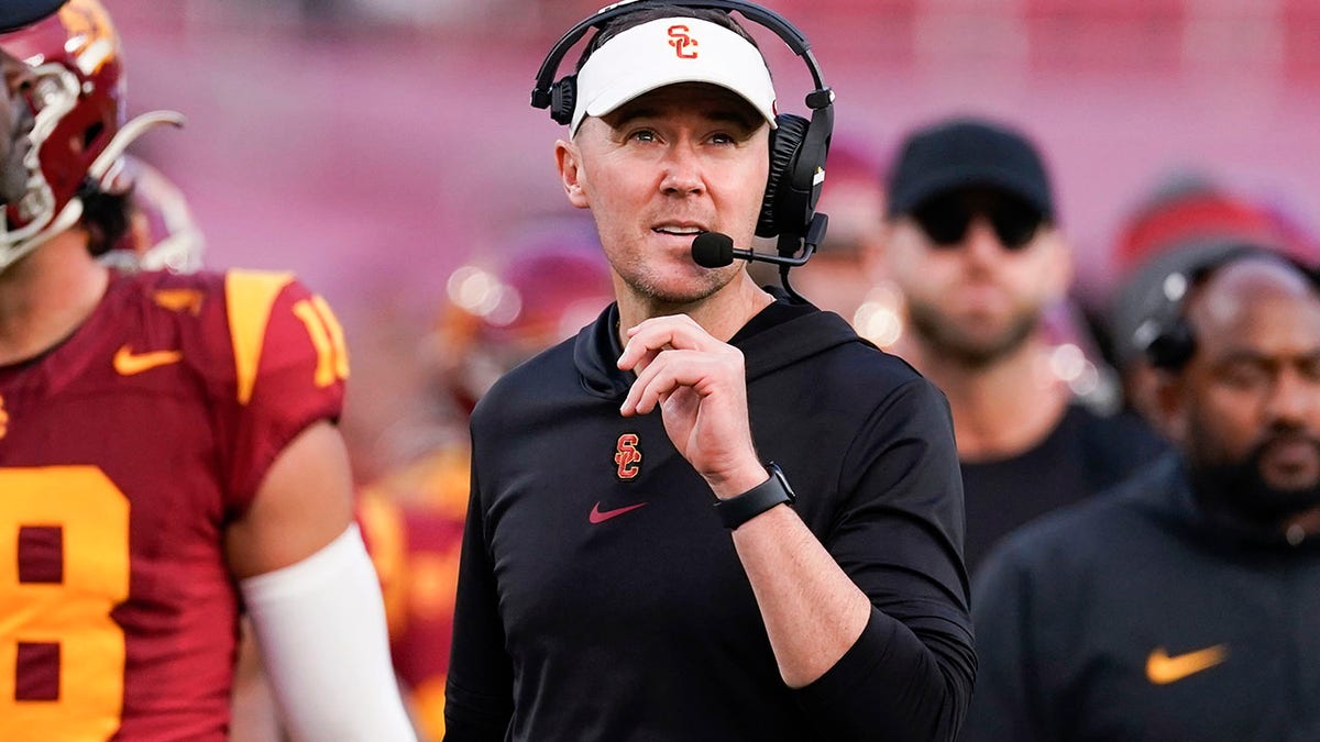 Usc deals football coach