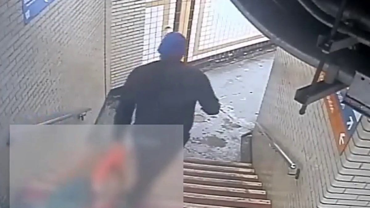 Video of suspect in SEPTA attack