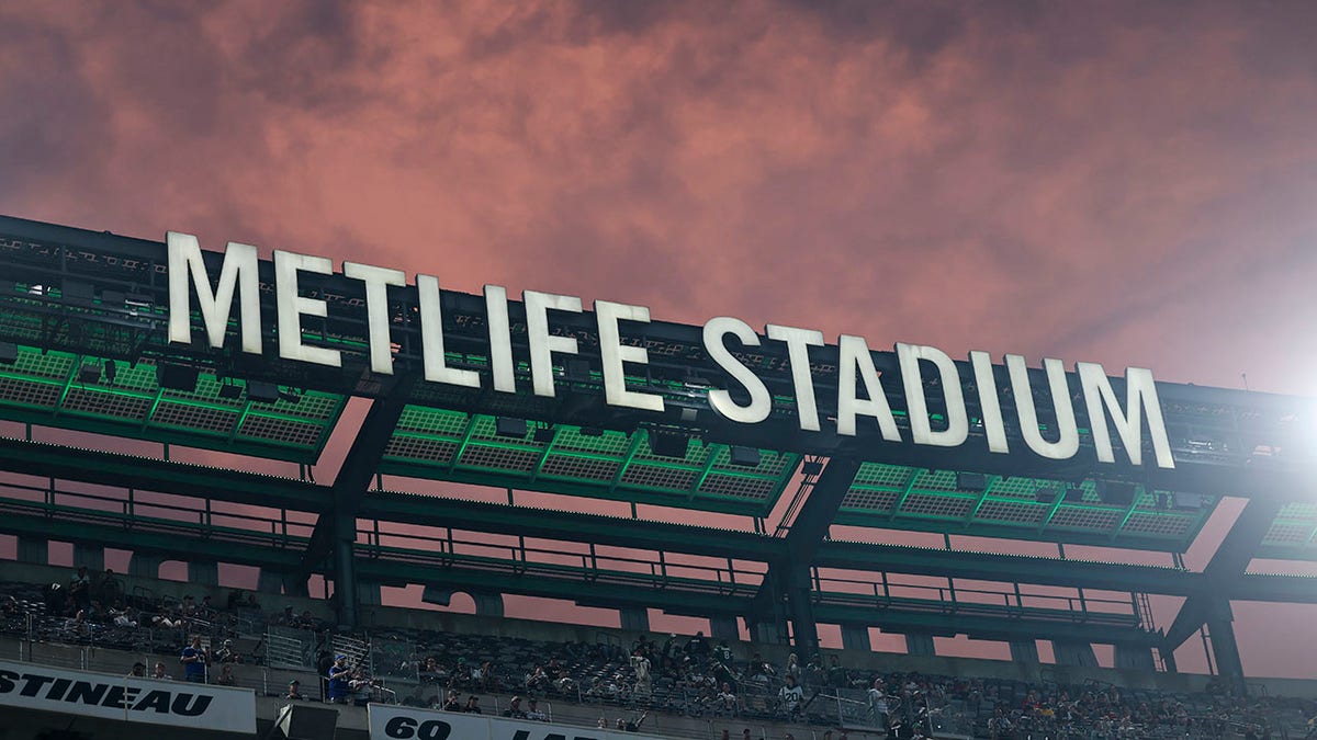 MetLife Stadium sign