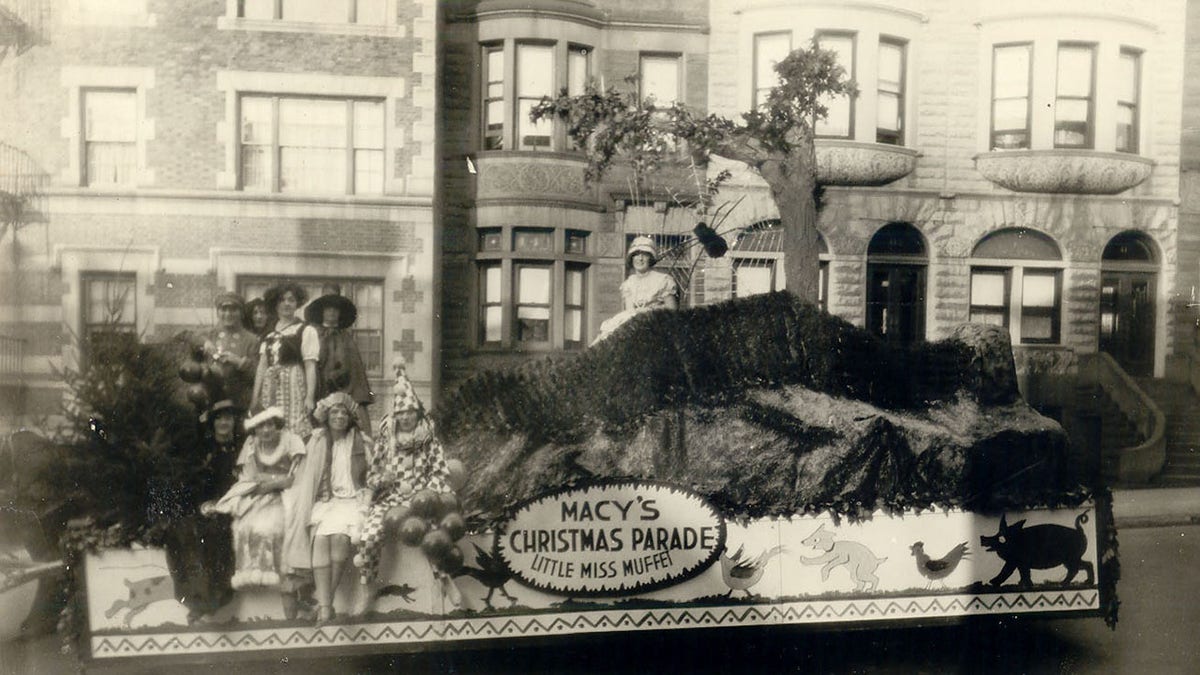 1924 thanksgiving parade float