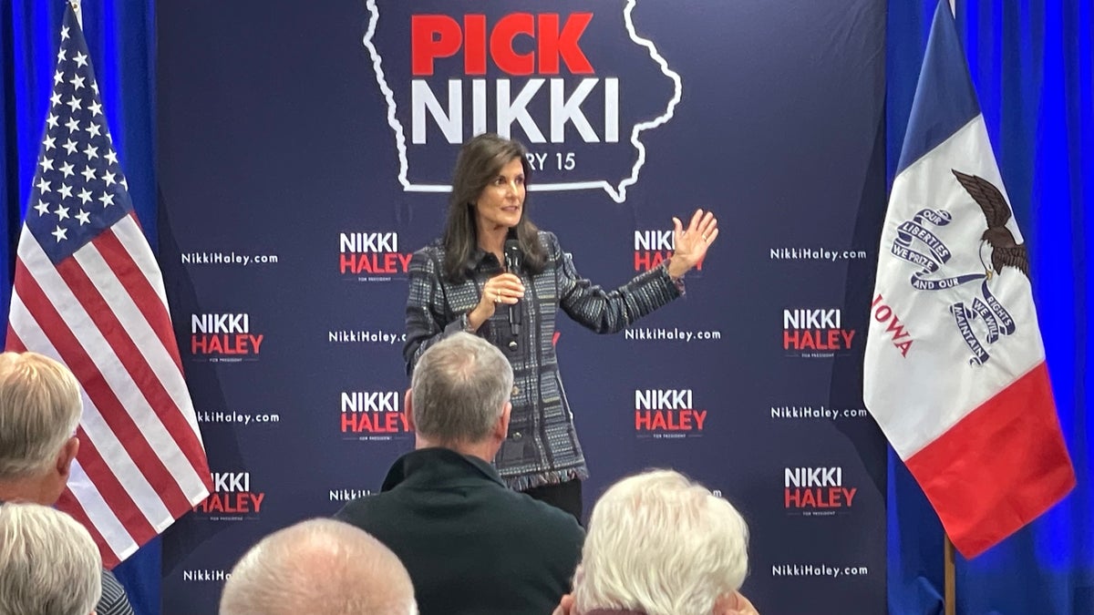 حصلت نيكي هيلي على تأييد غير متوقع من زعيم محافظ اجتماعيًا في ولاية أيوا