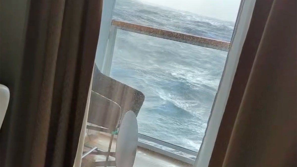 Spirit of Discovery cruise ship encounters rough waves