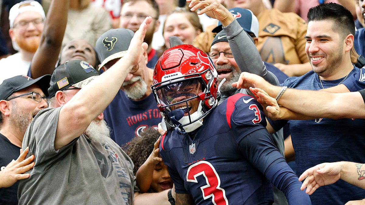 Texans pull off win over Cardinals despite CJ Stroud throwing 3