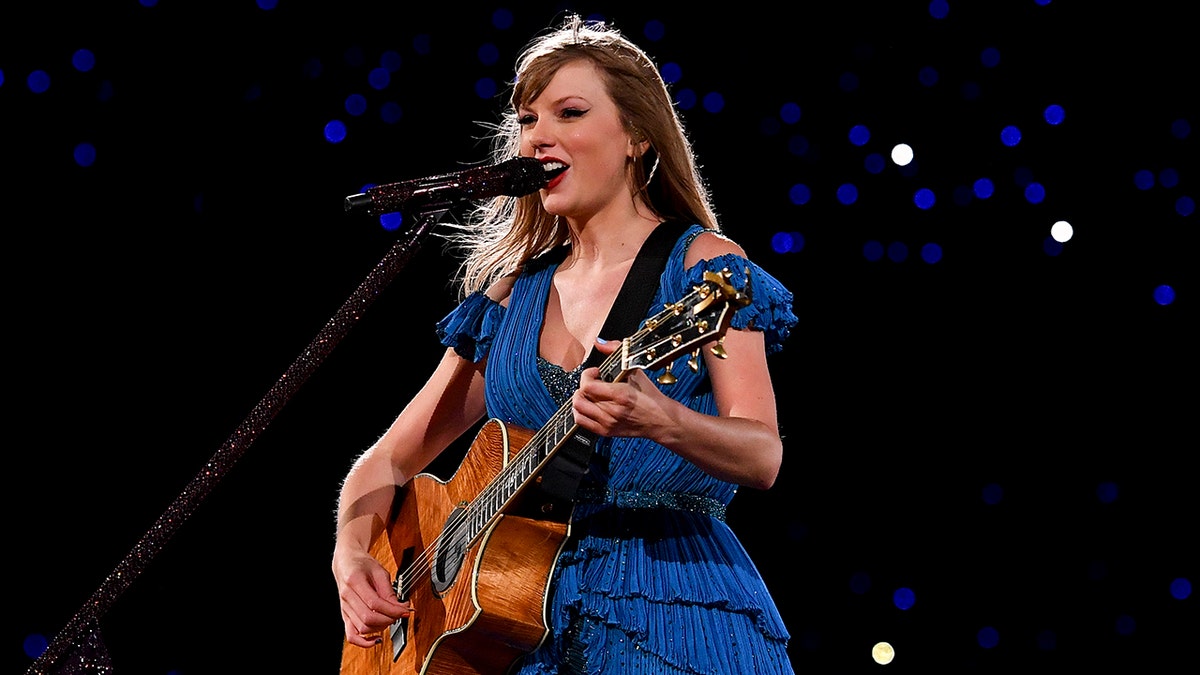 Taylor Swift com guitarra