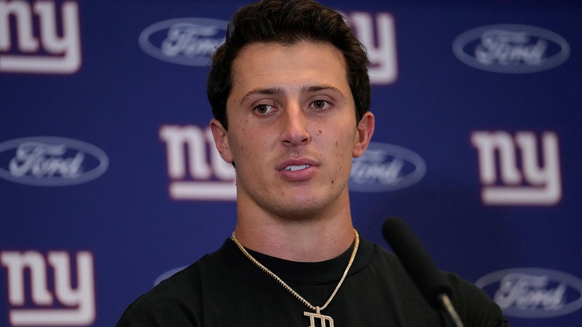 Giants Sticking With Local Legend Tommy DeVito At Quarterback Despite ...