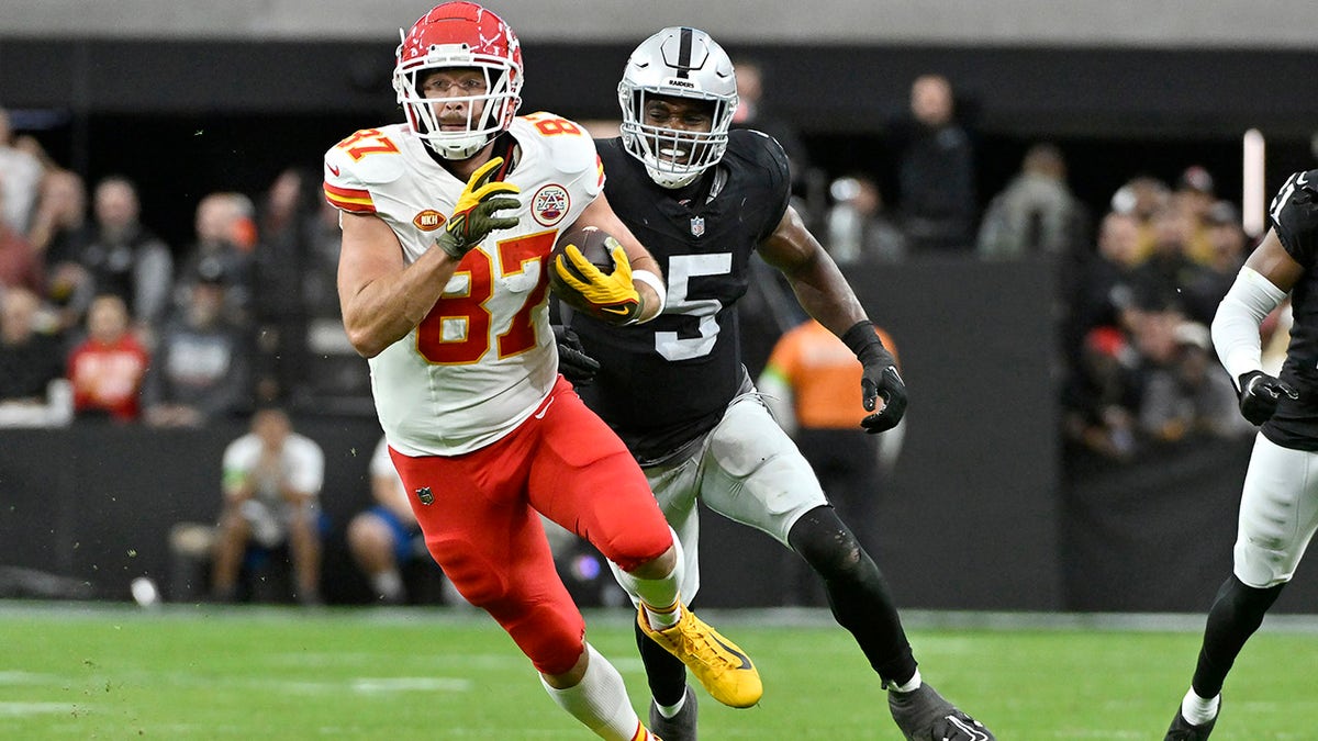 Chiefs’ Travis Kelce Makes Franchise History In Win Over Raiders | Fox News