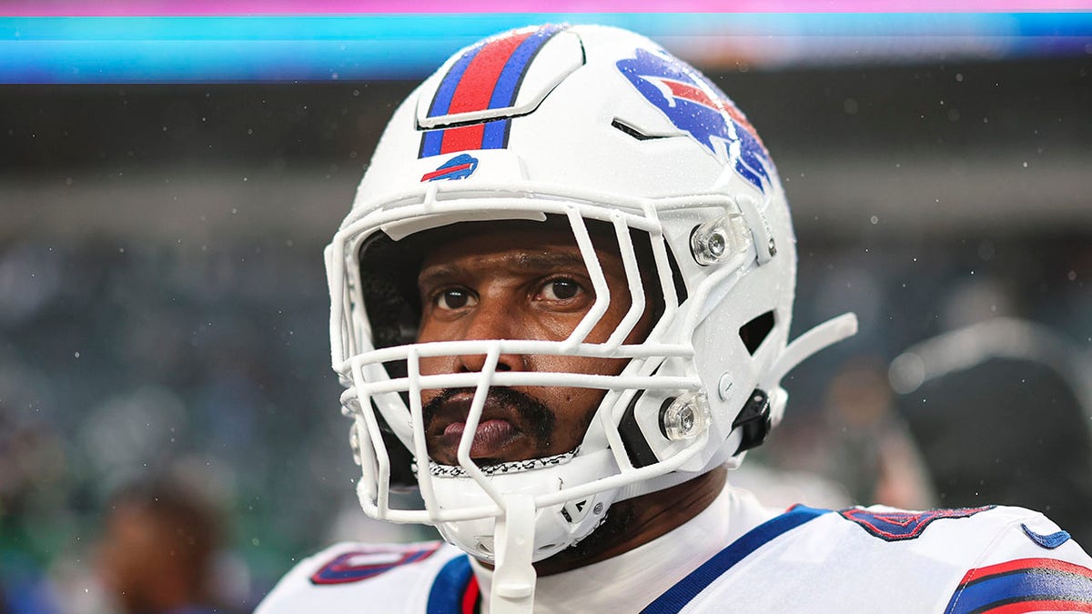 Bills’ Von Miller turns himself in to police following arrest warrant over alleged domestic violence incident 2 Von Miller looks on field