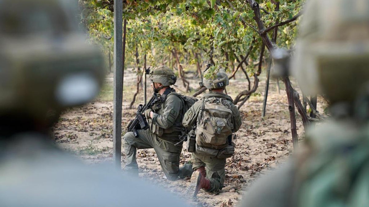 Israeli soldiers kneeling