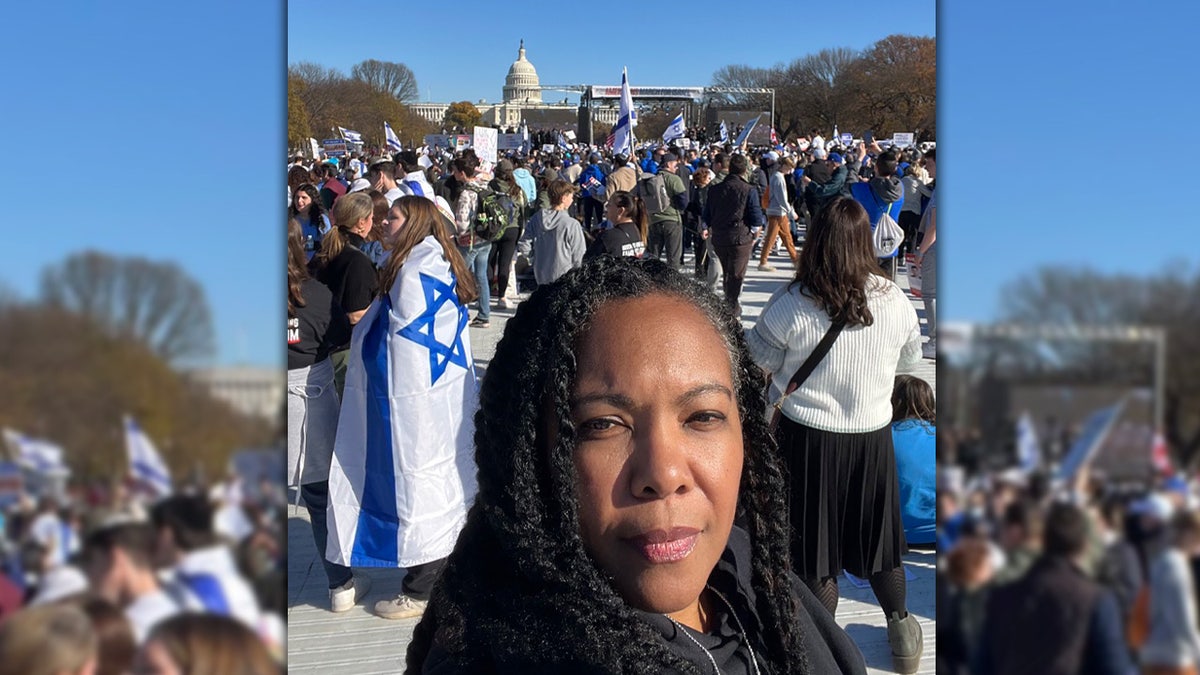 Brandy Shufutinsky takes selfie on National Mall with pro-Israel demonstrators in background