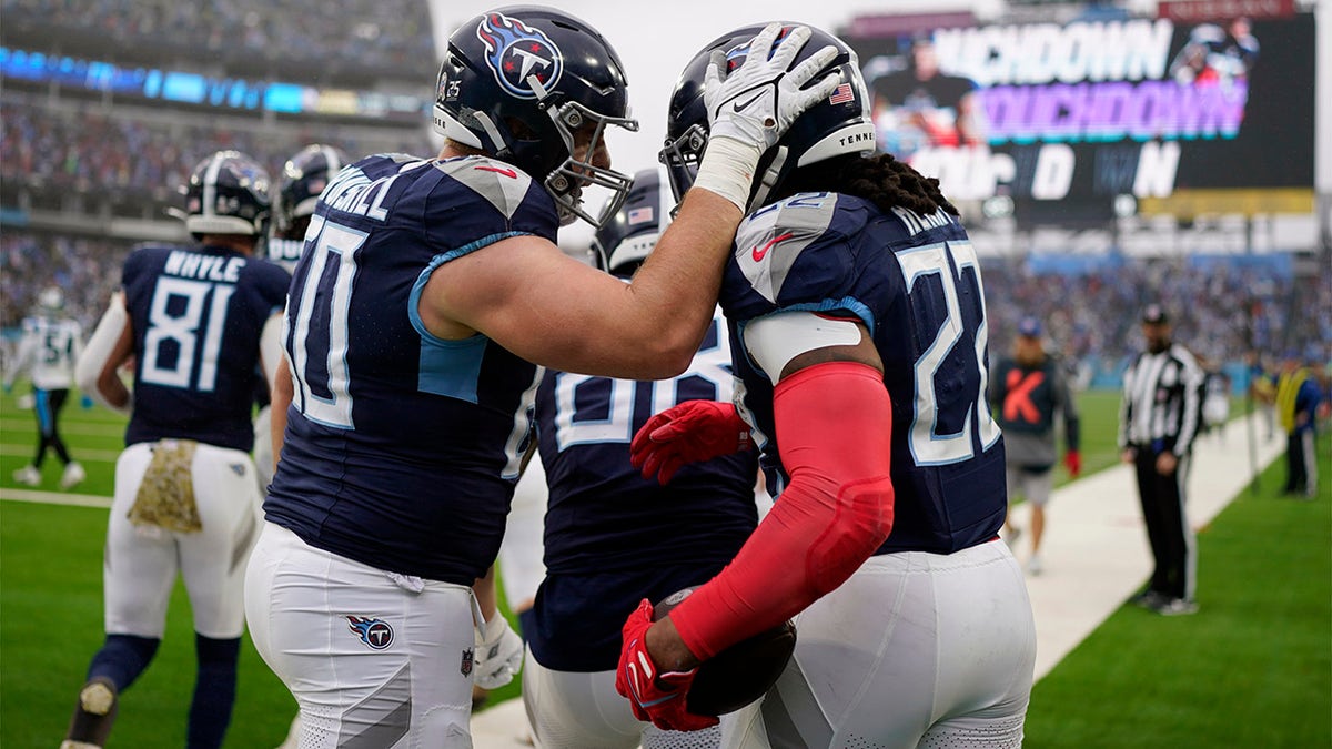 Derrick Henry celebrates