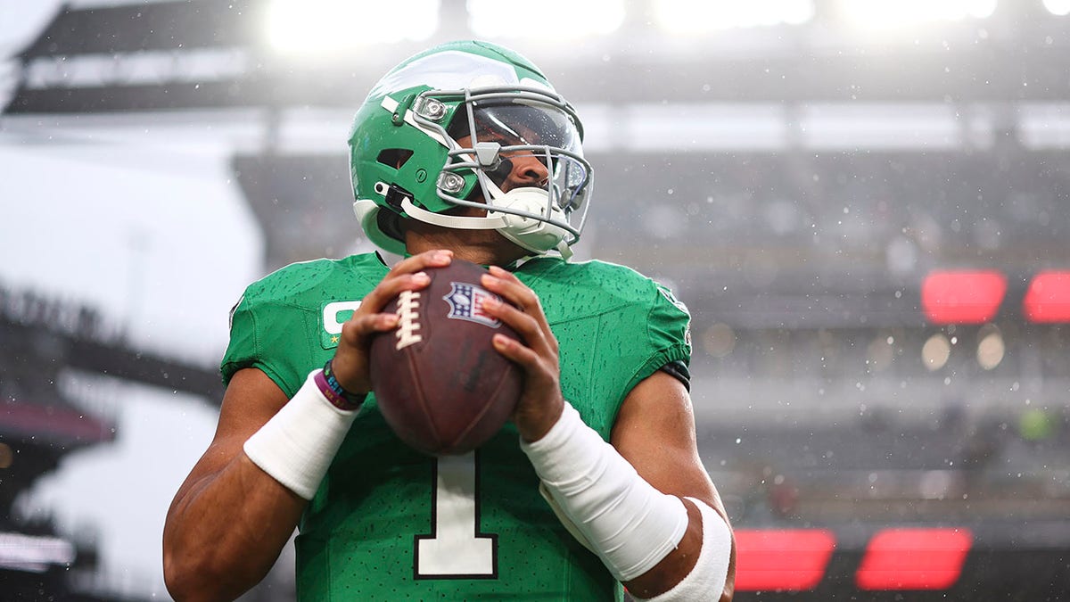 Jalen Hurts Leads Eagles To Thrilling Overtime Win Over Bills At Home ...