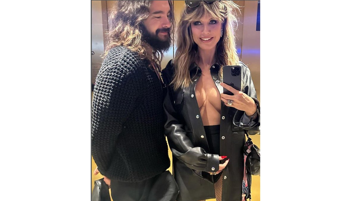 Heidi Klum mostra o peito em selfie compartilhada no Instagram