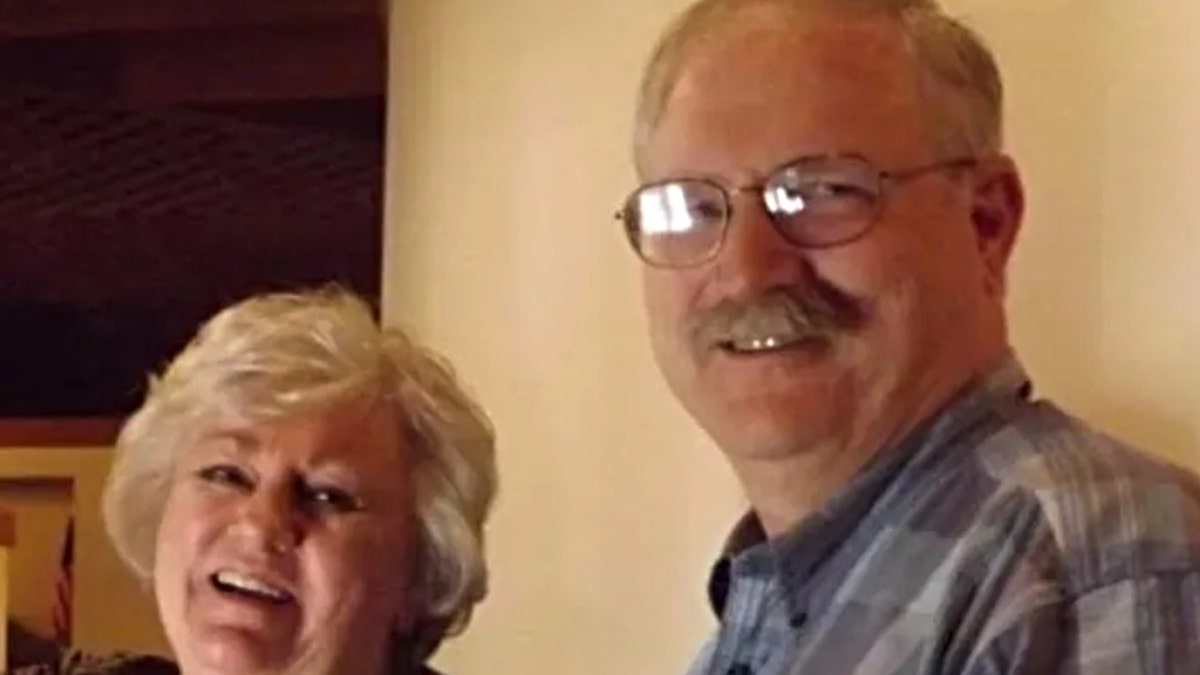 Glenn Andrews (right) and his wife, Linda (left)
