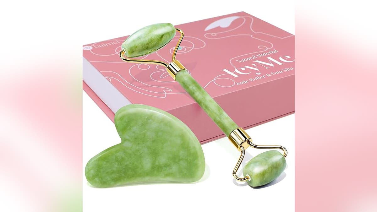 BAIMEI Herramientas faciales Gua Sha y Rodillo de Jade