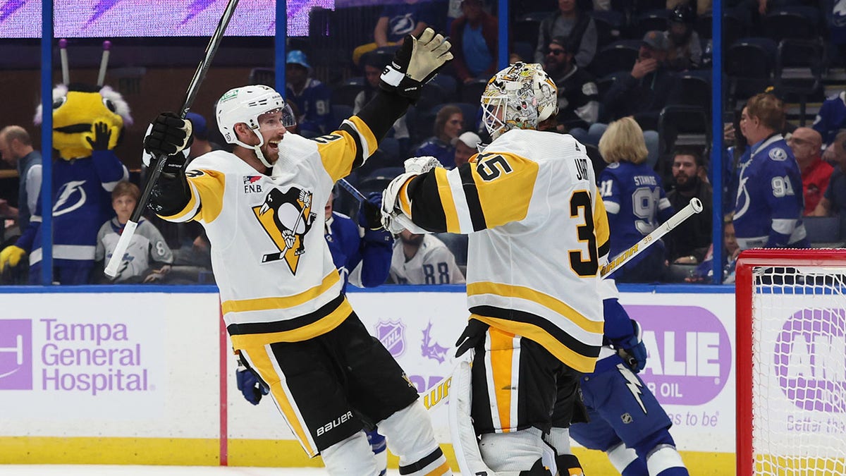 Tristan Jarry mobbed after scoring