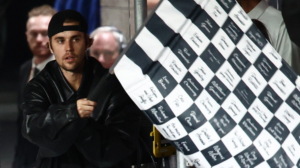 Justin Bieber waves checkered flag in Las Vegas at F1 races