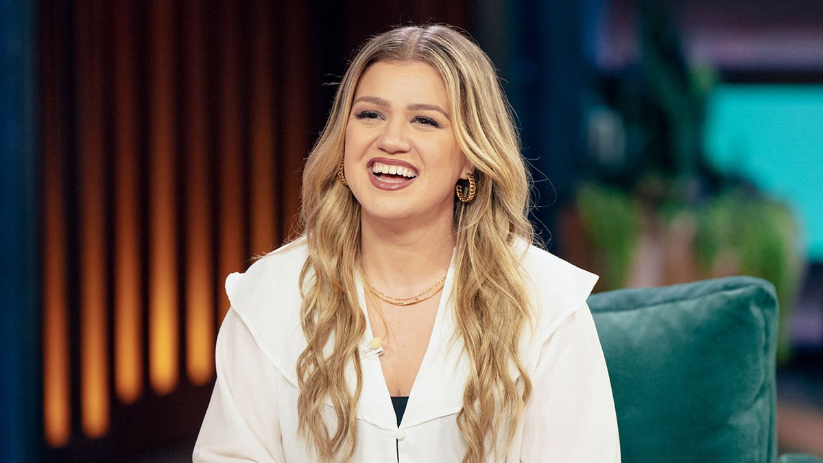 Kelly Clarkson wears white blouse with gold jewelry